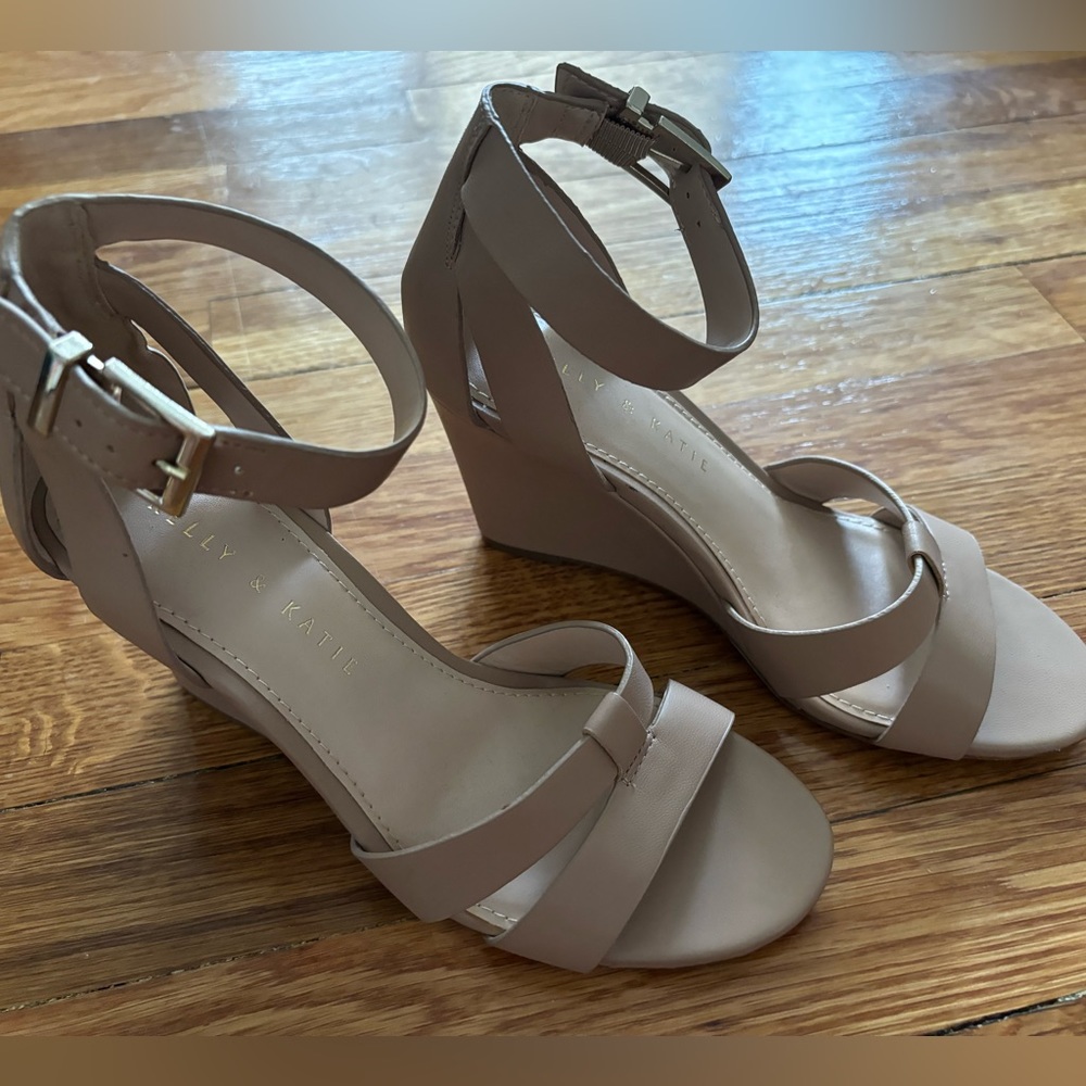 Kelly & Katie nude wedges